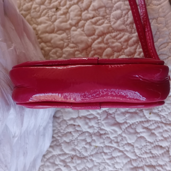 Coach pink leather case with silver hardware - Picture 4 of 4